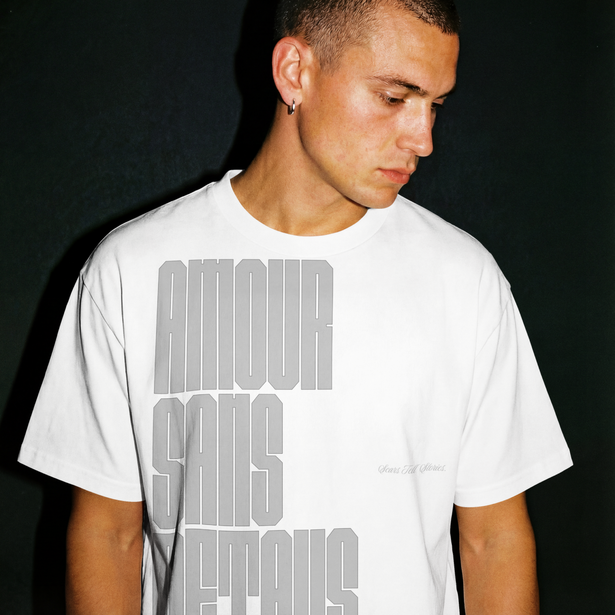 T-SHIRT SCARS TELL STORIES - BLANC